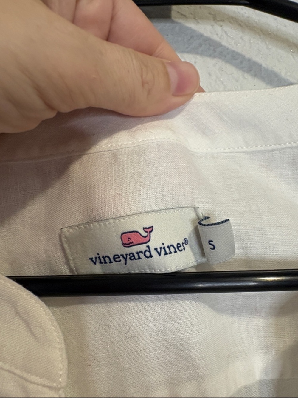 Vineyard Vines White Split V-Neck Cap Sleeve Tuni… - image 2